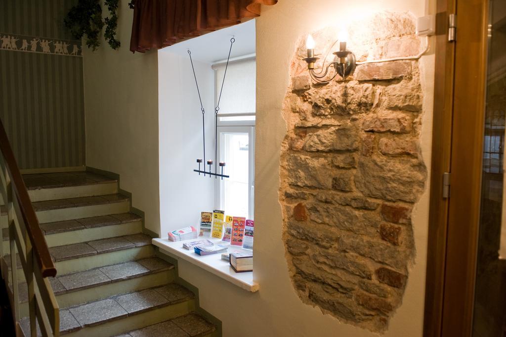 Oldhouse Hostel Tallin Exterior foto